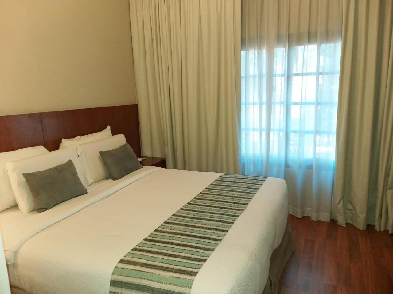Belén de Escobar Howard Johnson Resort & Spa Escobar מראה חיצוני תמונה
